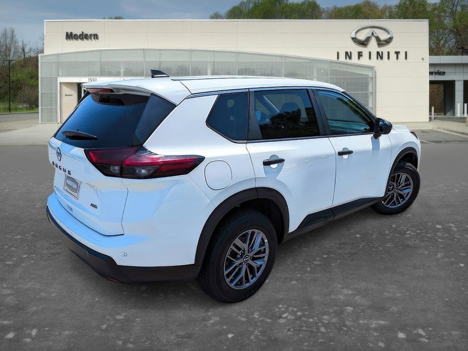 Used 2024 Glacier White Nissan S image 4