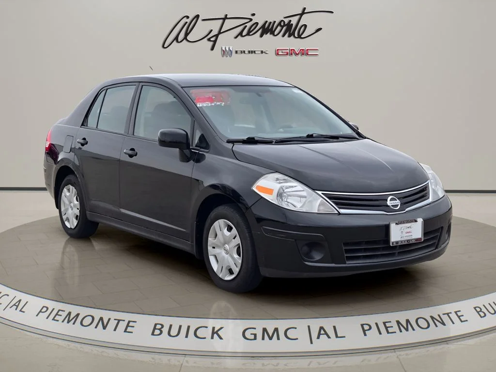 2011 Nissan Versa 1.8 S Auto's photo