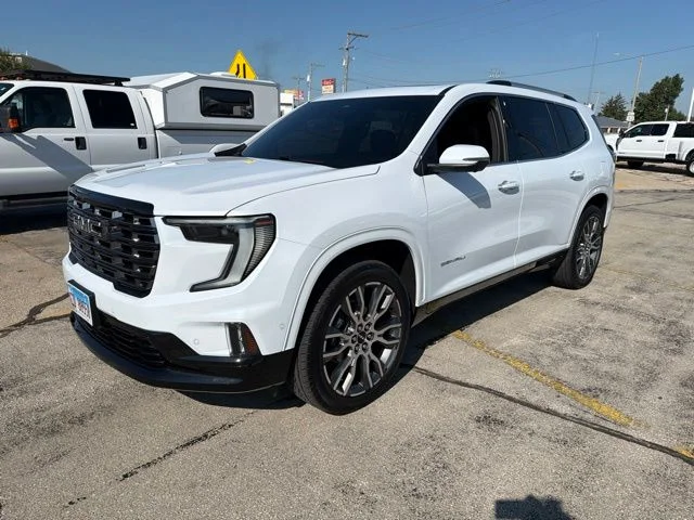 Used 2026 Glacier White Tricoat GMC Denali Ultimate image 2