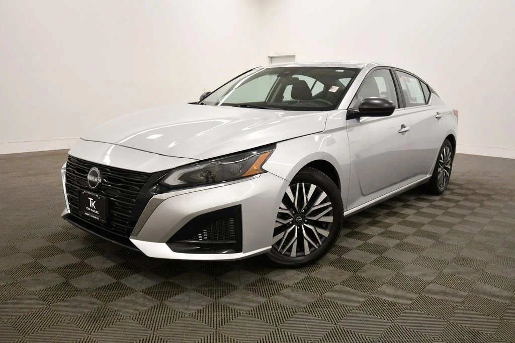Used 2024 Nissan Altima SV with VIN 1N4BL4DV8RN345442 for sale in Rochester, Minnesota