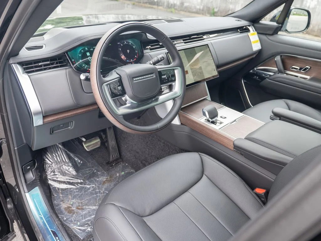 New 2026 Santorini Black Land Rover SE image 11