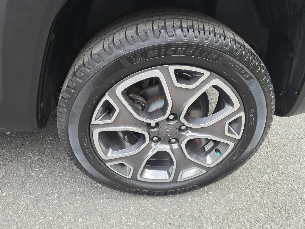 Used 2018 Jetset Blue Jeep Limited image 6