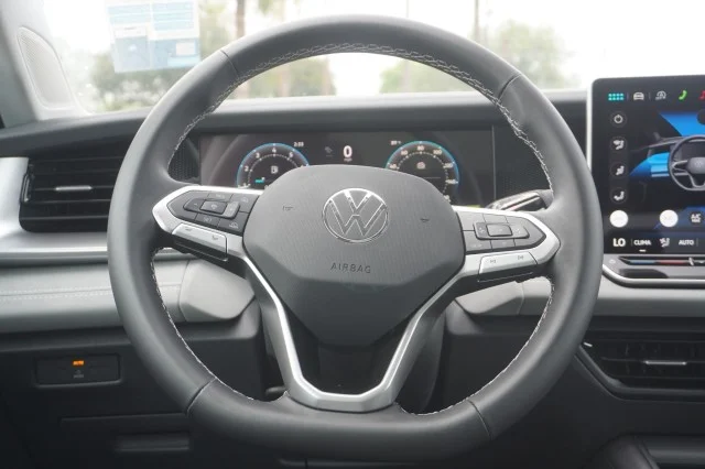 New 2026 Platinum Gray Metallic Volkswagen SE image 25