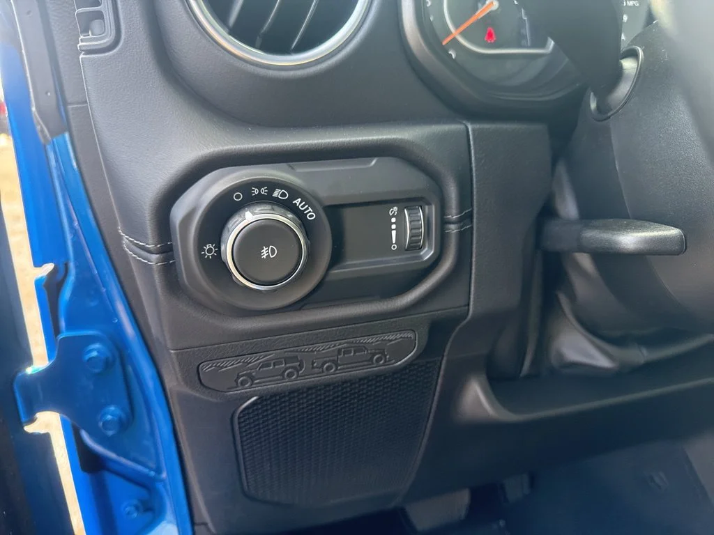 Used 2025 Blue Jeep Sahara image 20