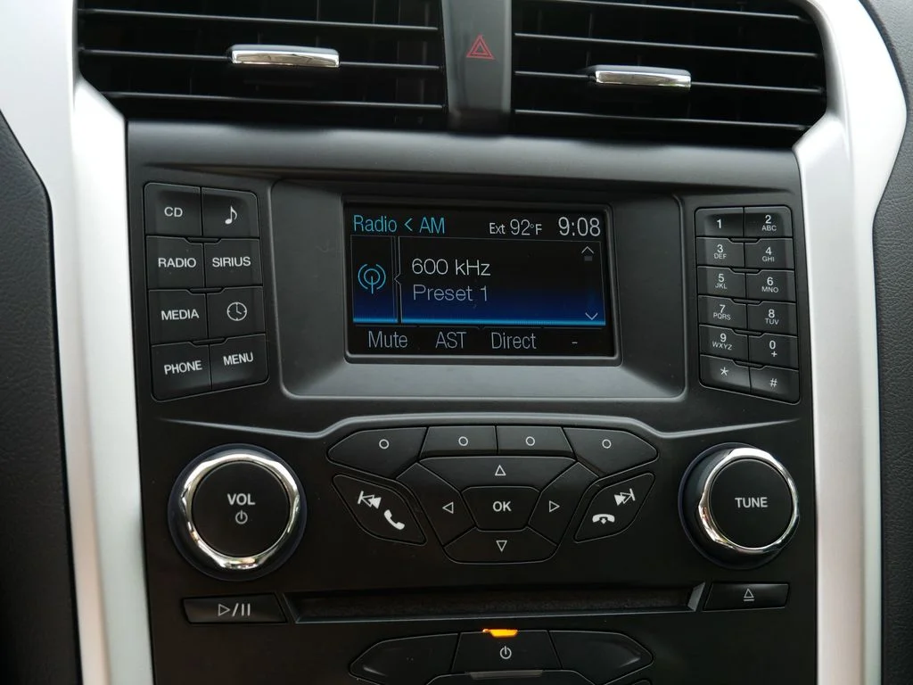 Used 2014 Silver Ford SE image 22