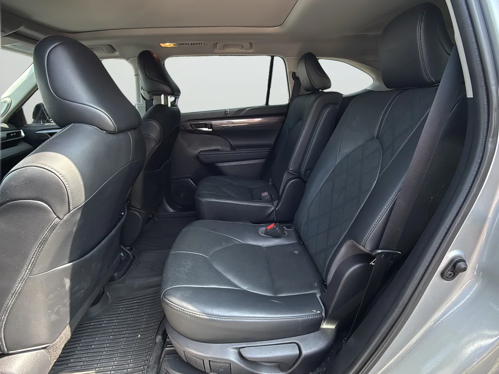 Used 2021 Silver Toyota Platinum image 43
