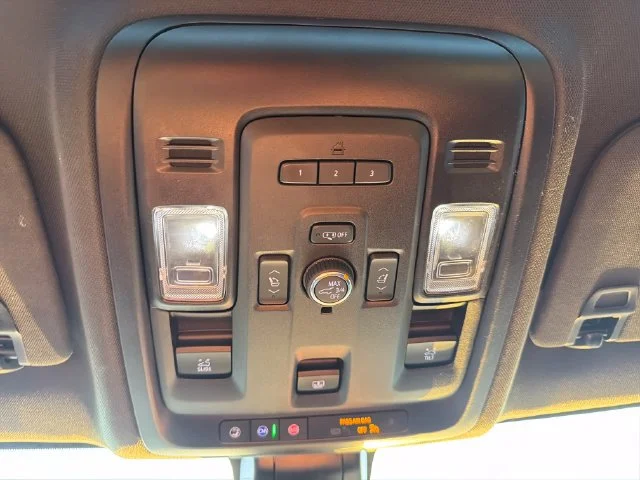 Used 2021 SUMMIT WHITE Chevrolet Z71 image 38