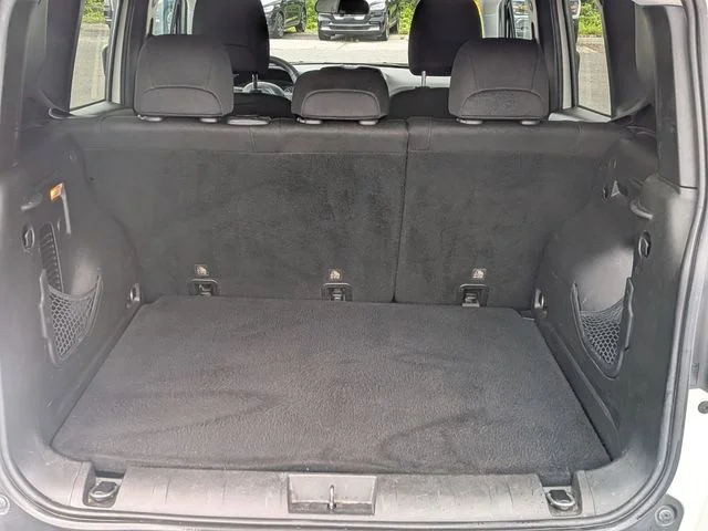 Used 2019 White Jeep Latitude image 29