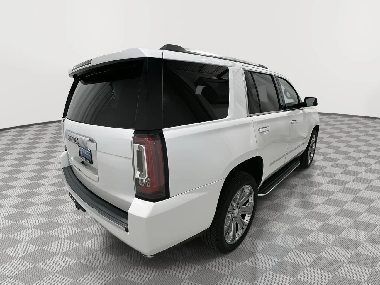 Used 2016 WHITE FROST TRICOAT GMC Denali image 5
