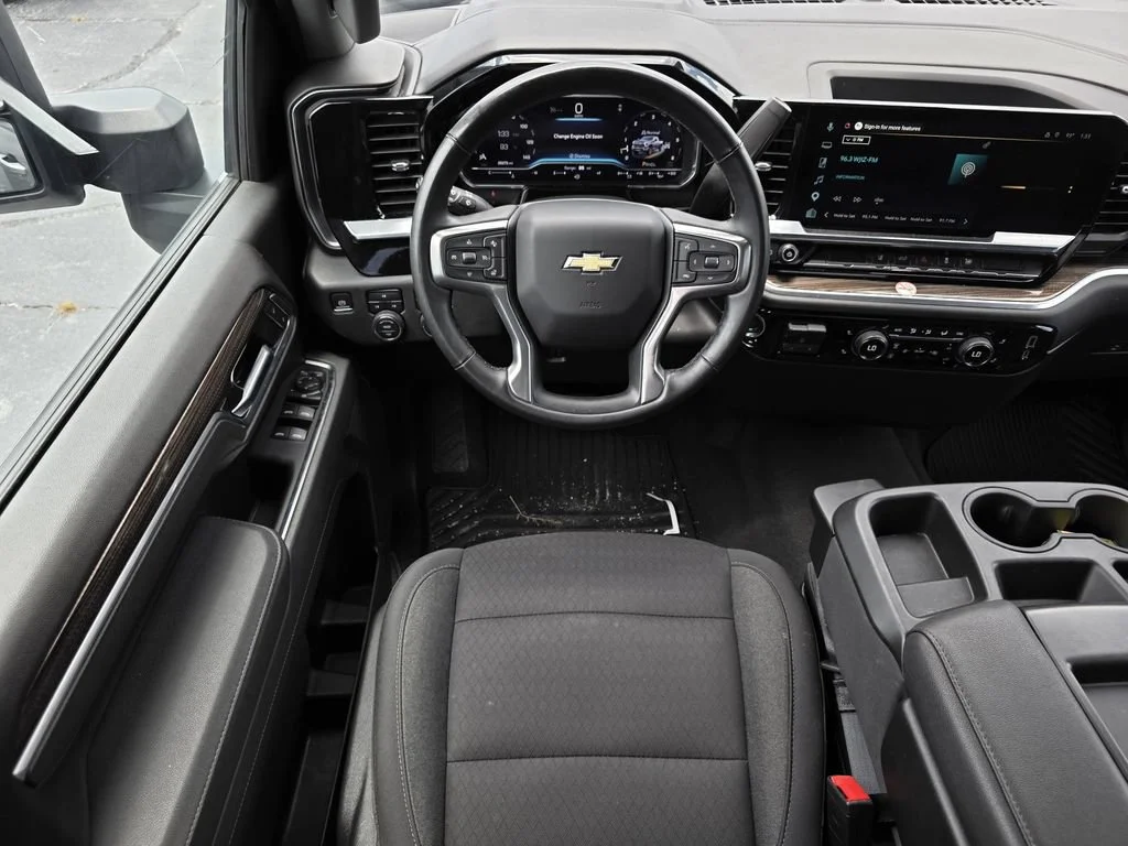 Used 2025 Sterling Gray Metallic Chevrolet LT image 17