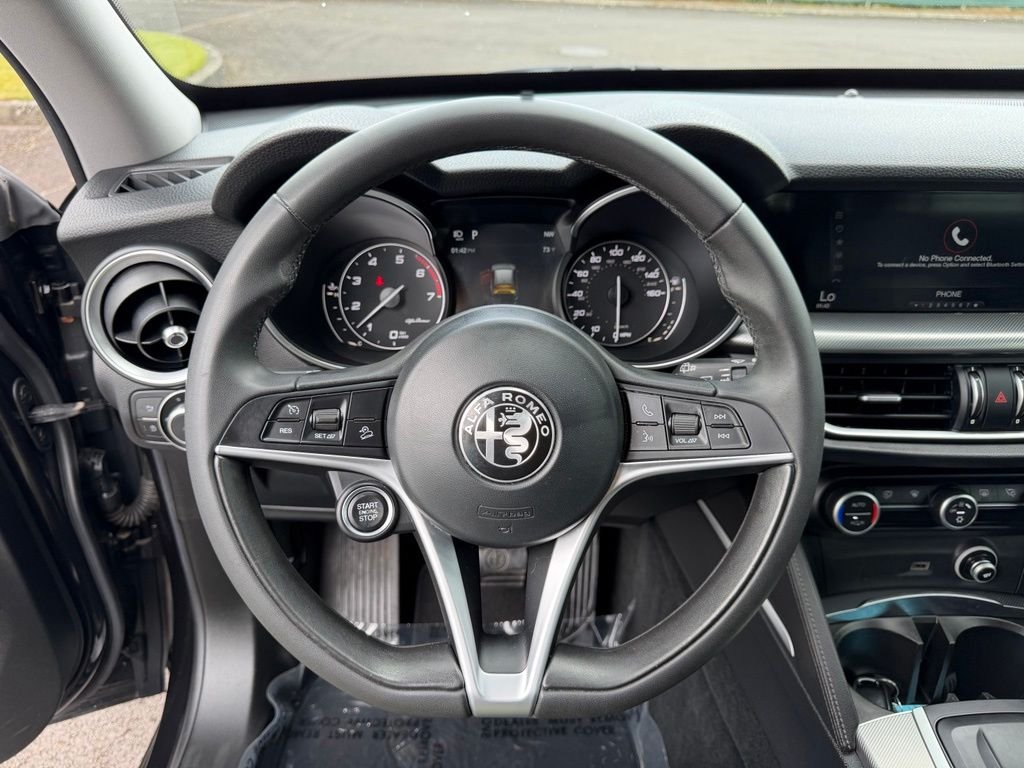 Used 2018 Vulcano Black Metallic Alfa Romeo Base image 19