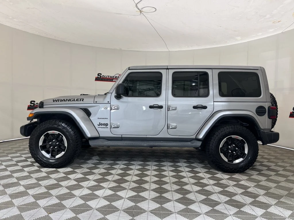 Used 2018 Silver Jeep Unlimited Sahara image 2