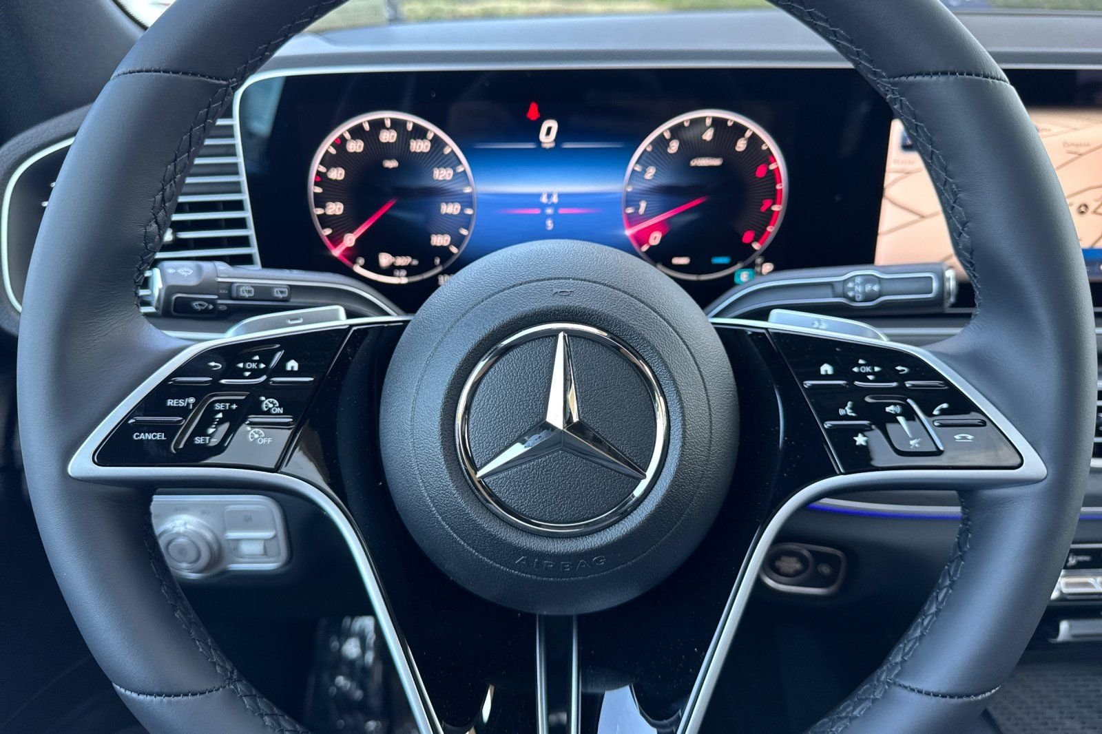 New 2026 MANUFAKTUR Alpine Grey Mercedes-Benz GLE 450 image 25
