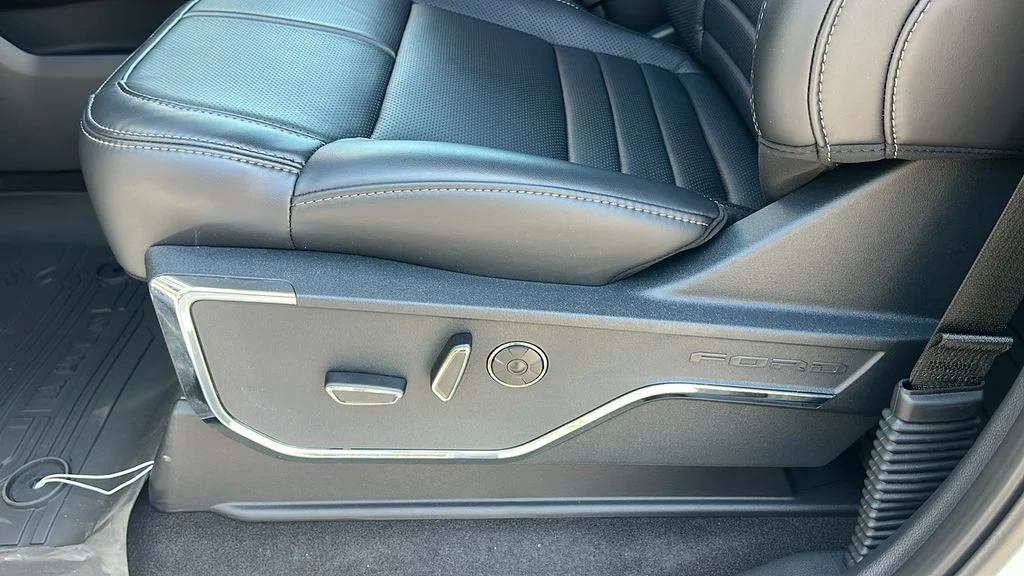 New 2026 Star White Metallic Tri-Coat Ford Platinum® image 16