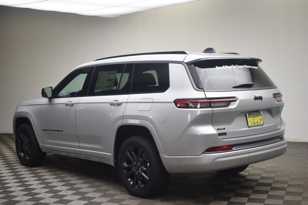 New 2026 Silver Zynith Exterior Paint Jeep Limited Reserve image 12