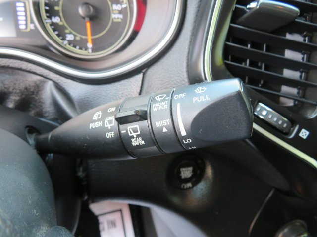 Used 2019 Diamond Black Crystal Pearlcoat Jeep Altitude image 31