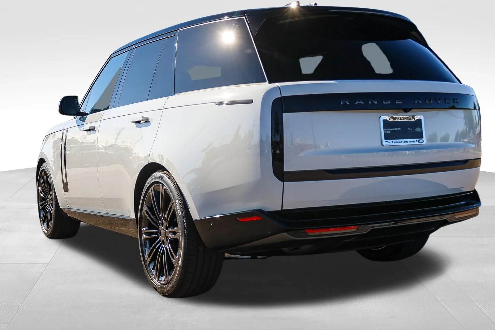 New 2026 Fuji White Land Rover SE image 7