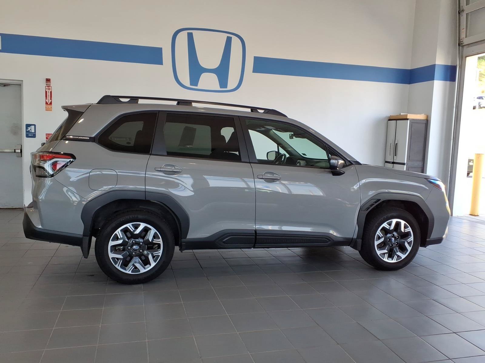 Used 2026 River Rock Pearl Subaru Premium image 2