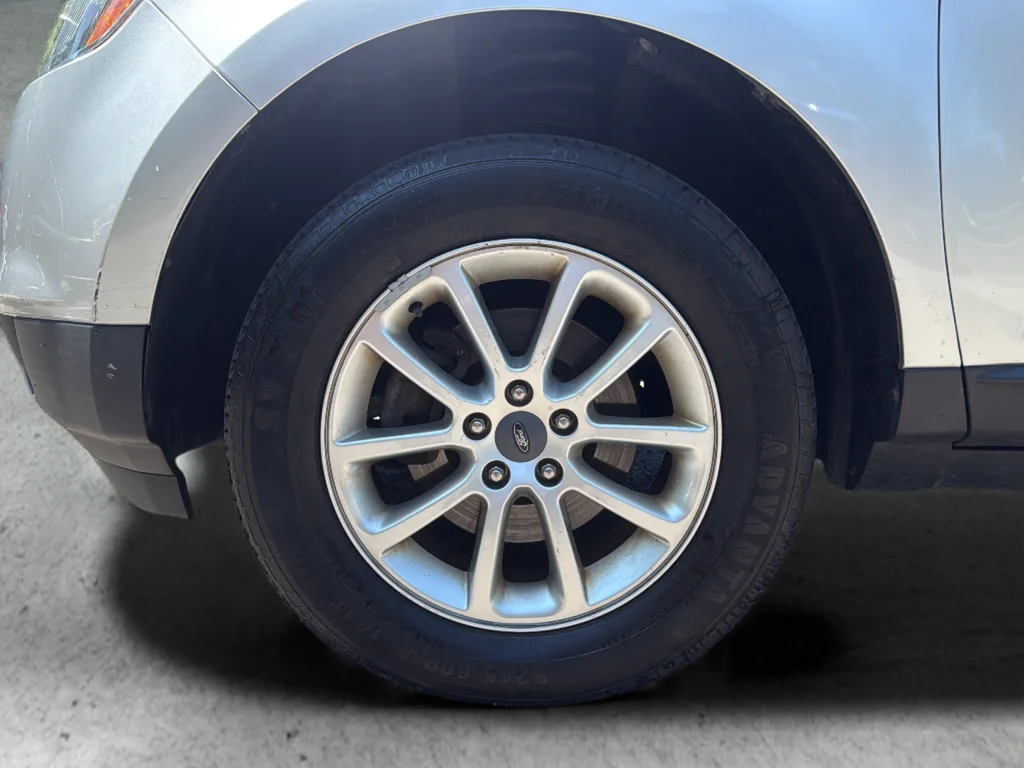 Used 2010  Ford SEL image 31