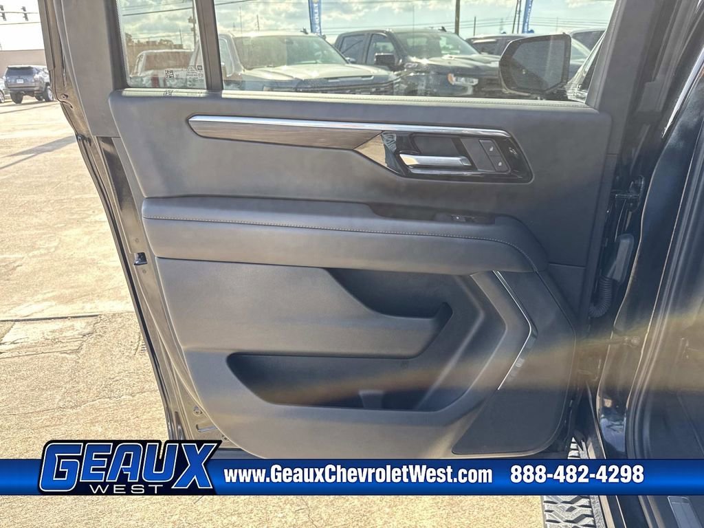 Used 2025 Black Chevrolet Z71 image 38
