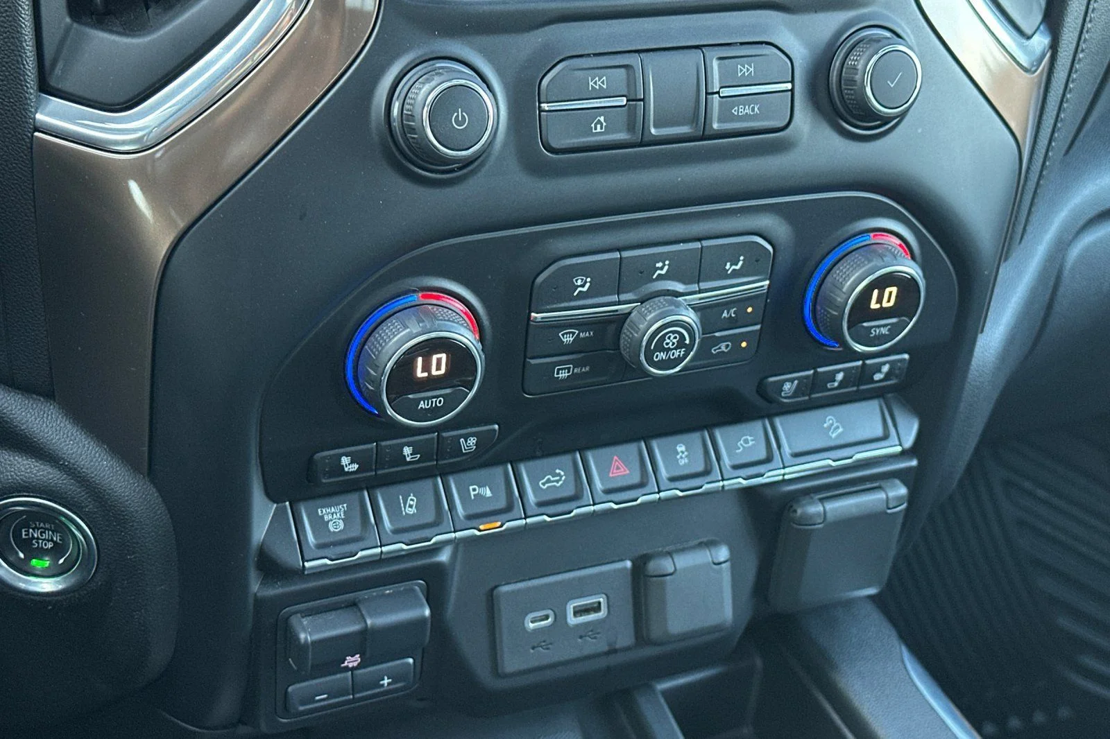Used 2020 Iridescent Pearl Tricoat Chevrolet High Country image 21