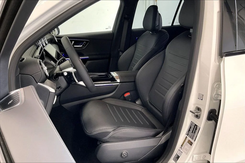 New 2026 Polar White Mercedes-Benz GLC 300 image 21