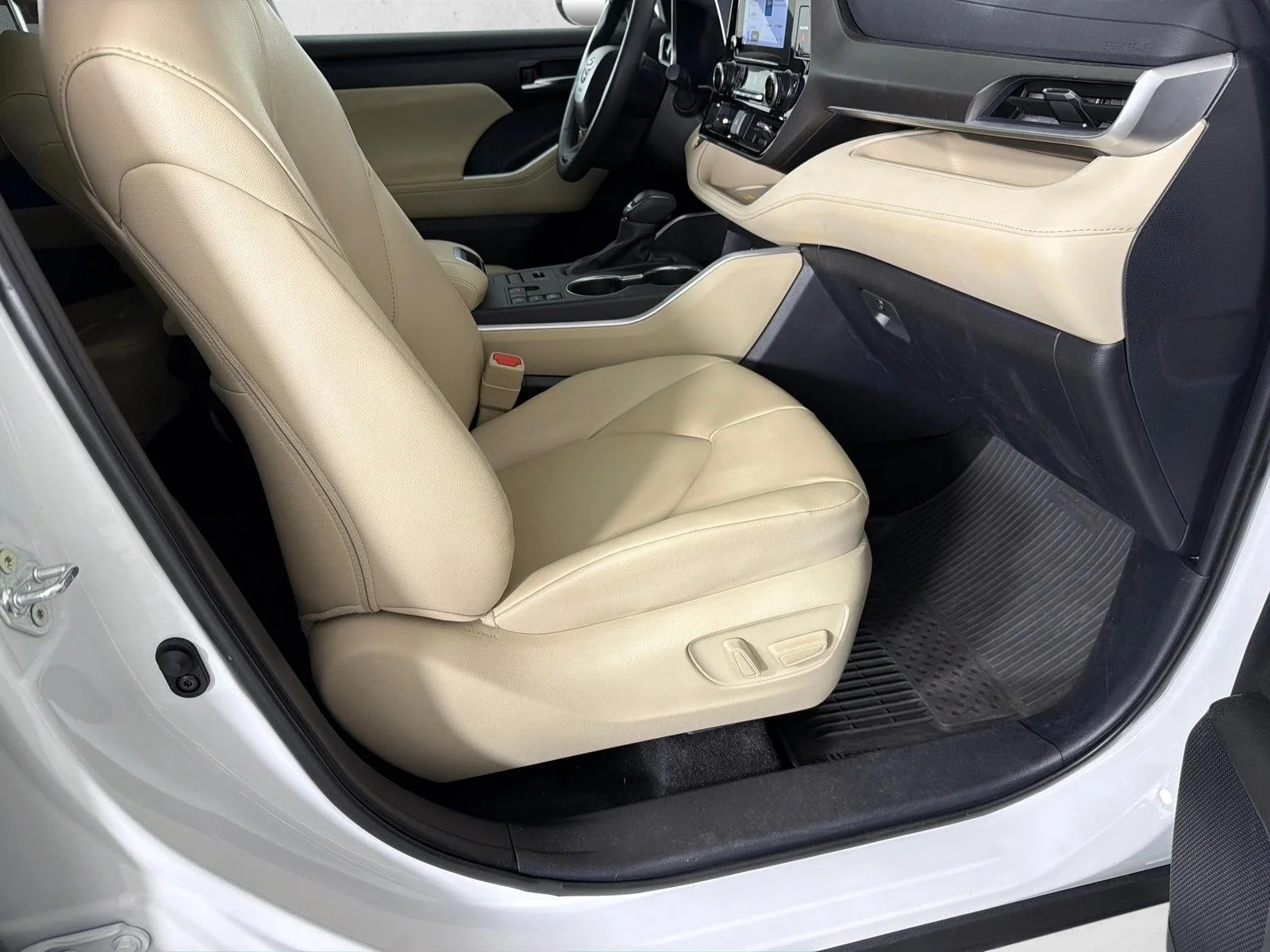 Used 2025 Gray Toyota LE image 14