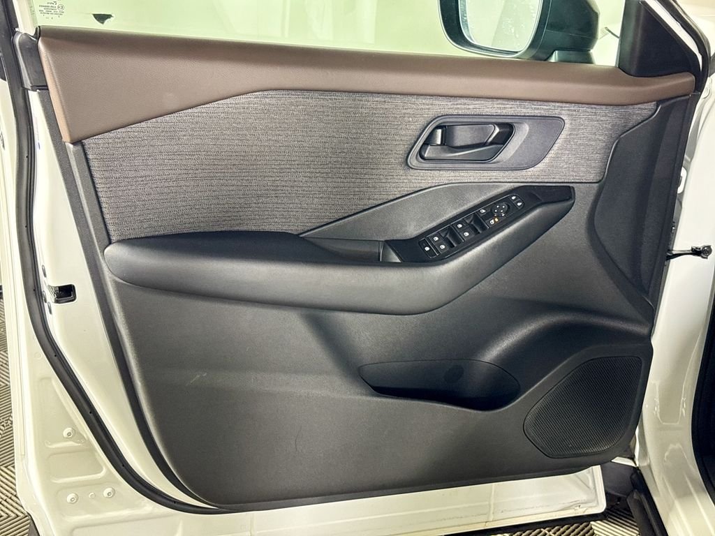 Used 2023 Glacier White Nissan S image 10