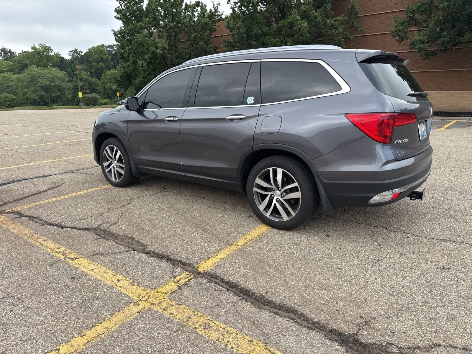 Used 2017 Modern Steel Metallic Honda Touring image 30