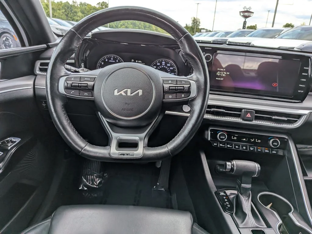 Used 2023 White Pearl Kia GT-Line image 11