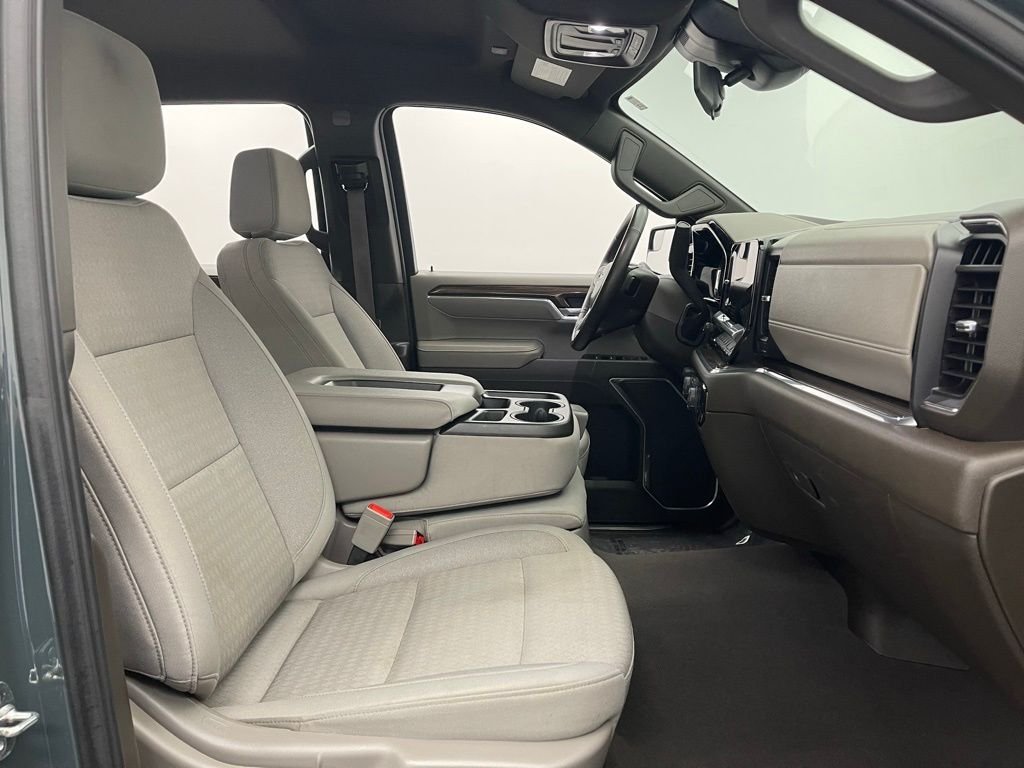 Used 2025 Cypress Gray Chevrolet LT image 32