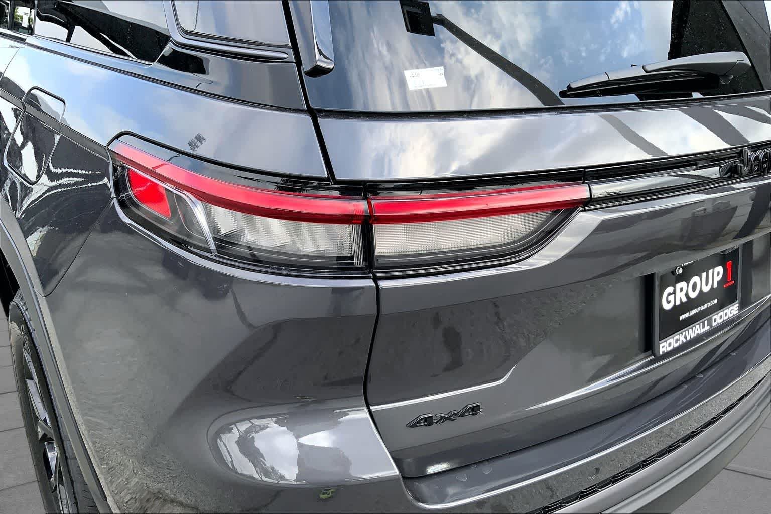 New 2026 Baltic Gray Metallic Clear-Coat Exterior Paint Jeep Laredo Altitude image 11