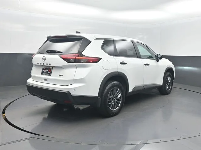 Used 2025 White Nissan S image 29