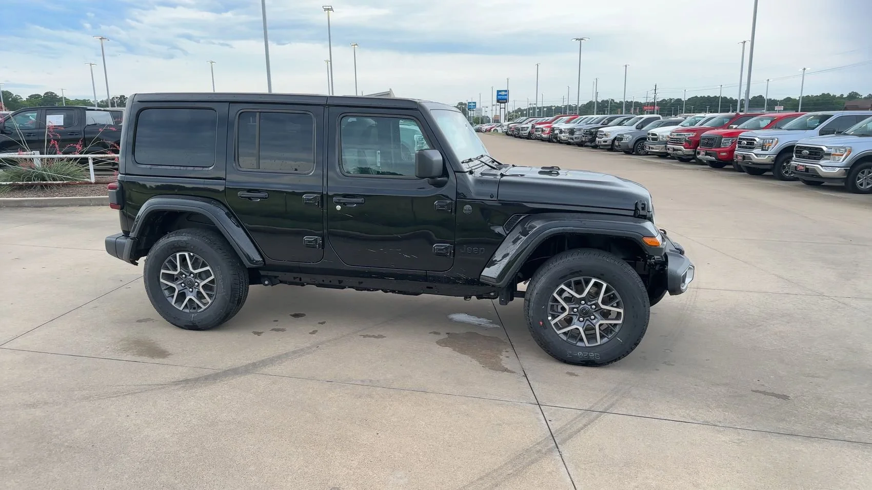 2025 Jeep Wrangler 4-Door Sahara - Photo 9