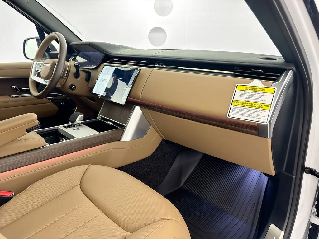 New 2026 Ostuni Pearl White Land Rover Autobiography image 31