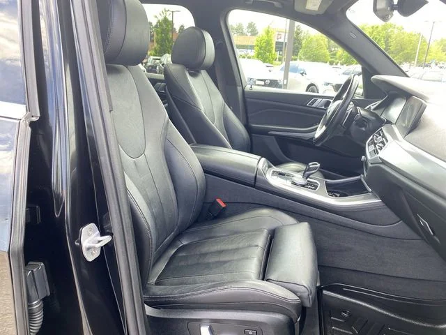 Used 2019 Black BMW xDrive40i image 28