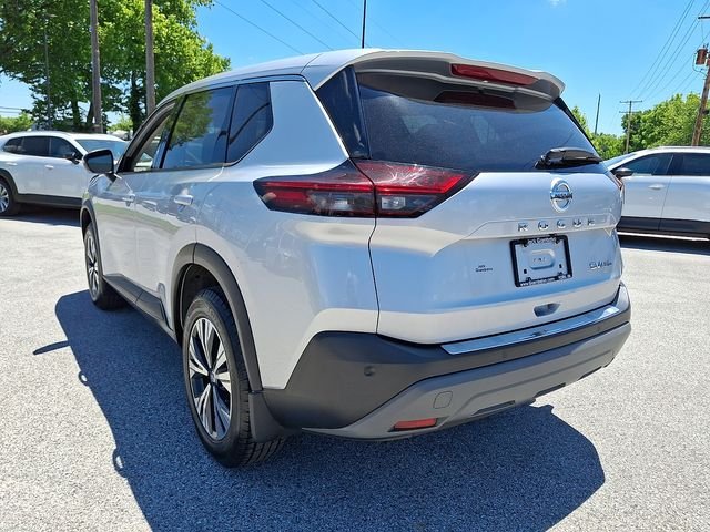 Used 2021 Silver Nissan SV image 6