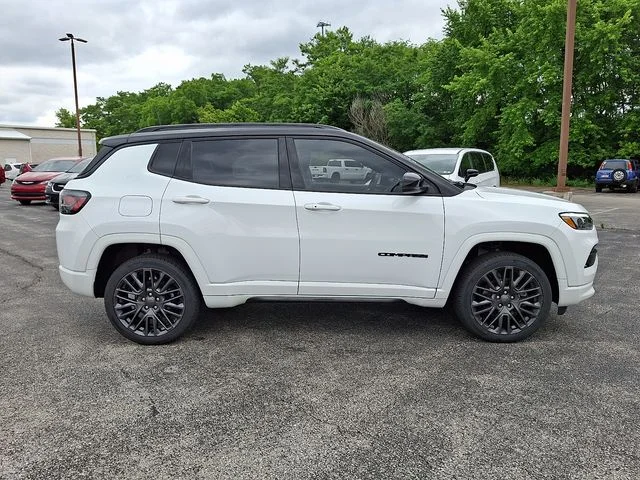 Used 2022 White Jeep Limited image 12