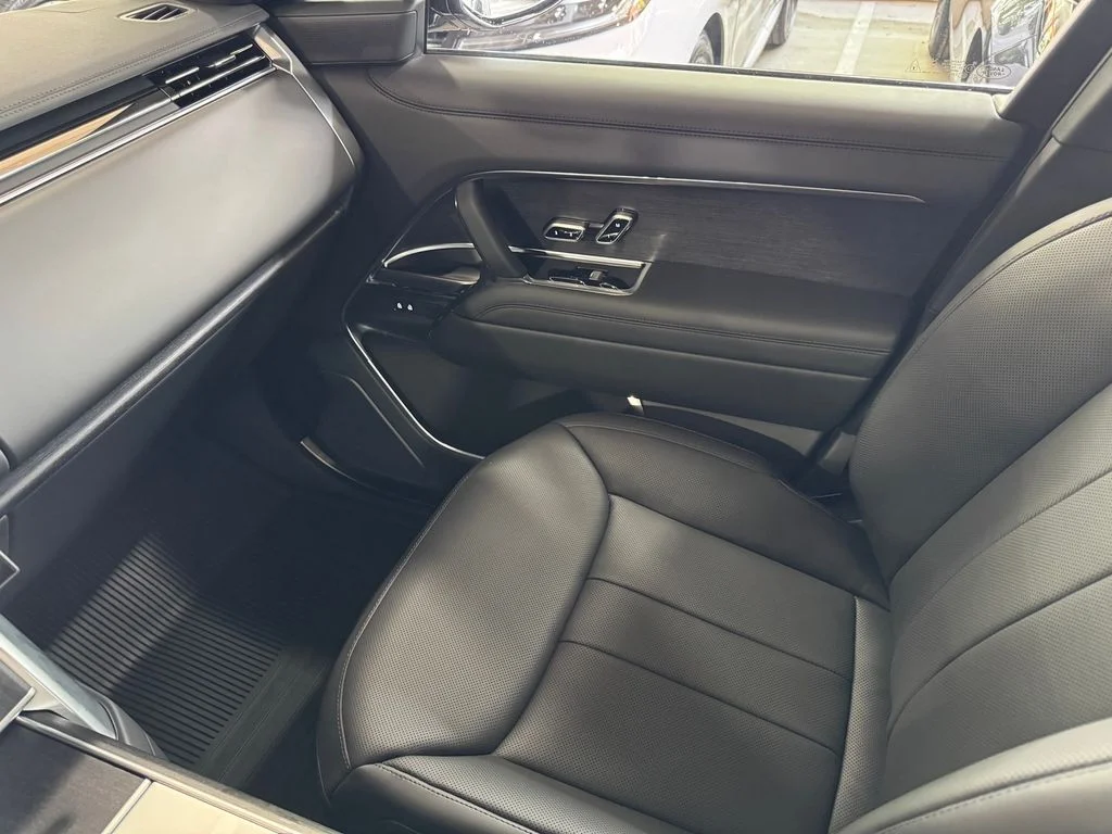 New 2026 Carpathian Grey Land Rover SE image 24