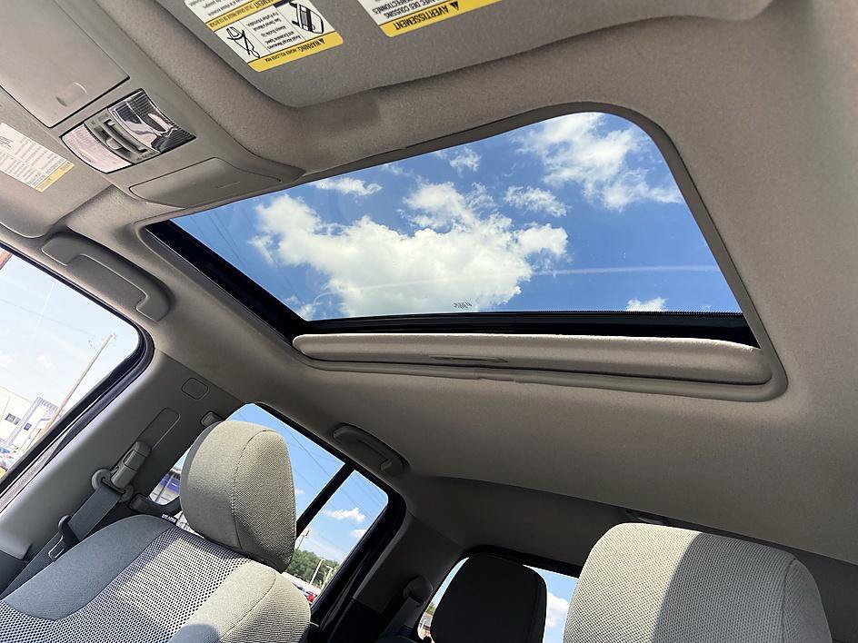 Used 2018 Gun Metallic Nissan SV V6 image 17