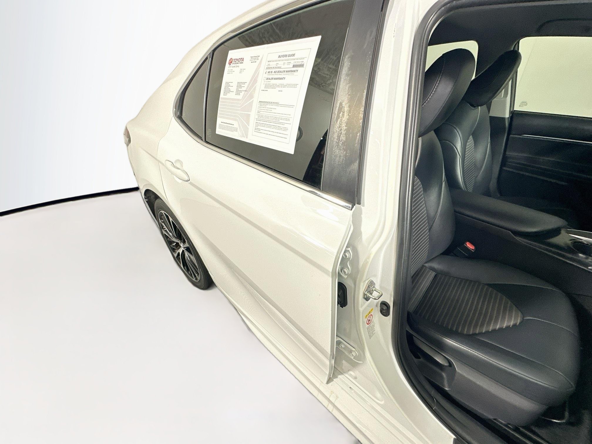 Used 2018 Super White Toyota SE image 27