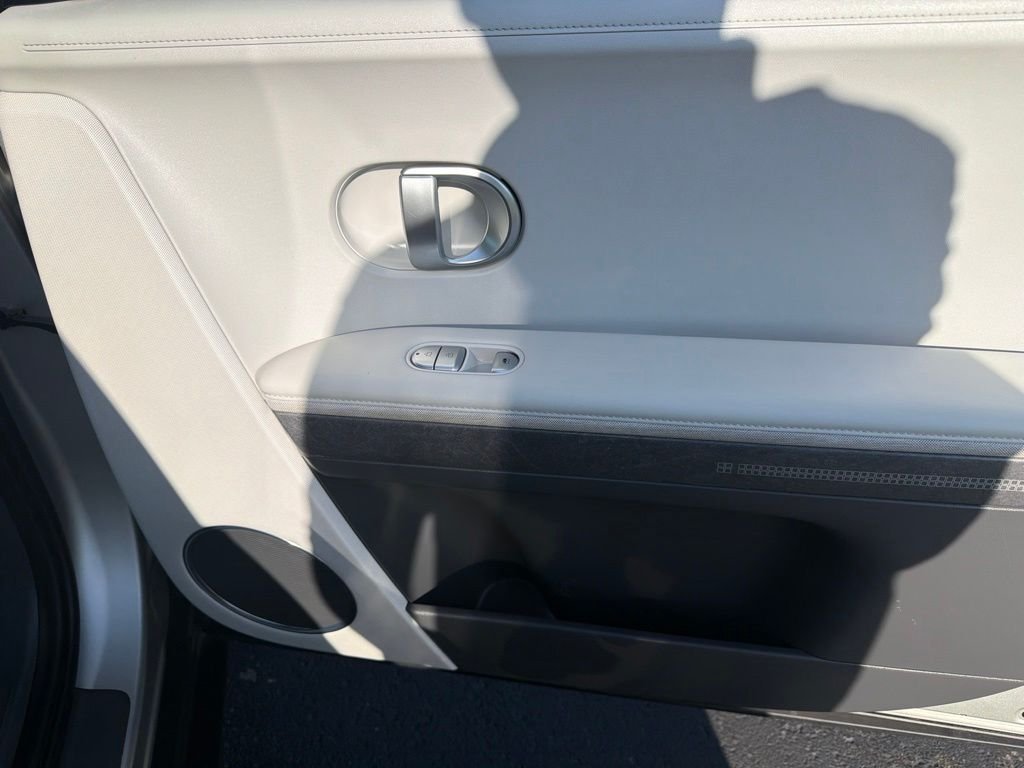 Used 2023 Gold Hyundai SEL image 16