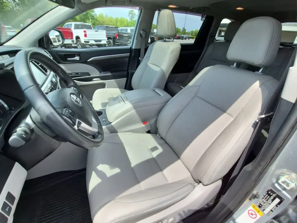 Used 2019 Celestial Silver Metallic Toyota Limited image 11