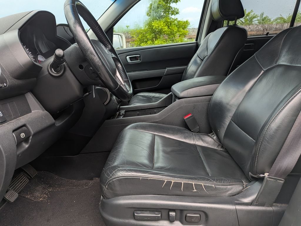 Used 2012 White Honda Touring image 10