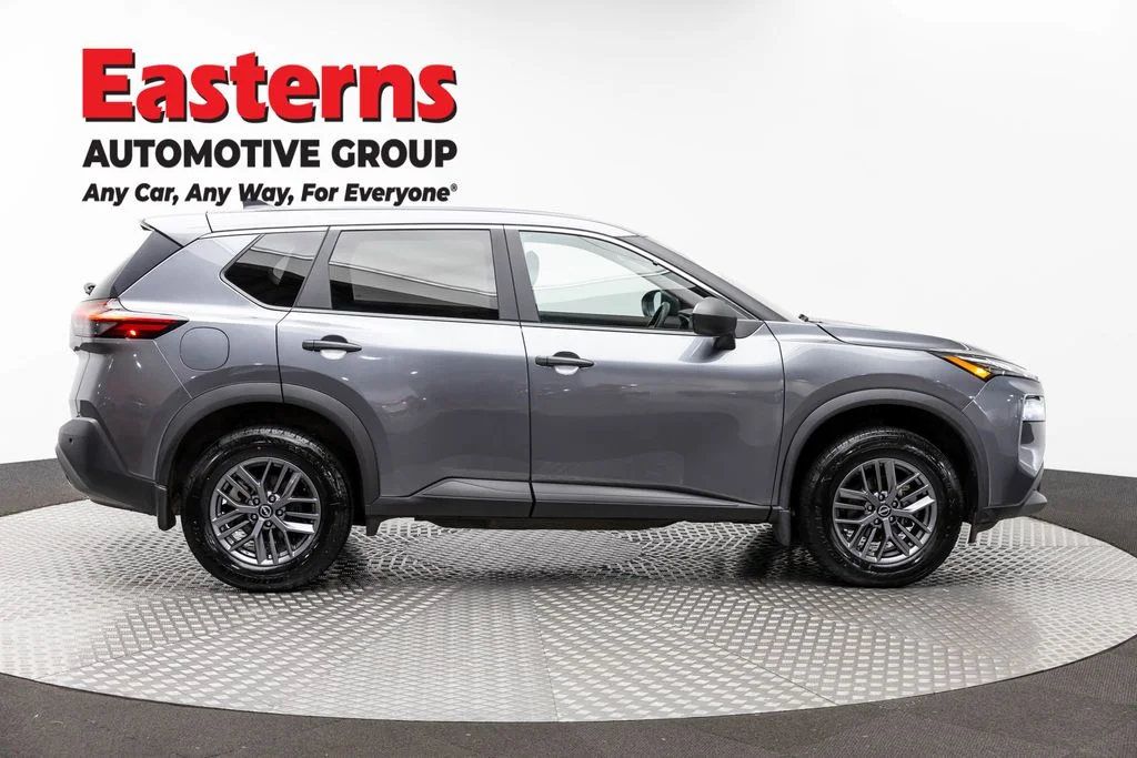 Used 2023 Gray Nissan S image 4