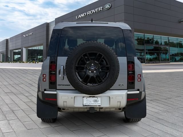 Used 2023 Eiger Grey Metallic Land Rover S image 4
