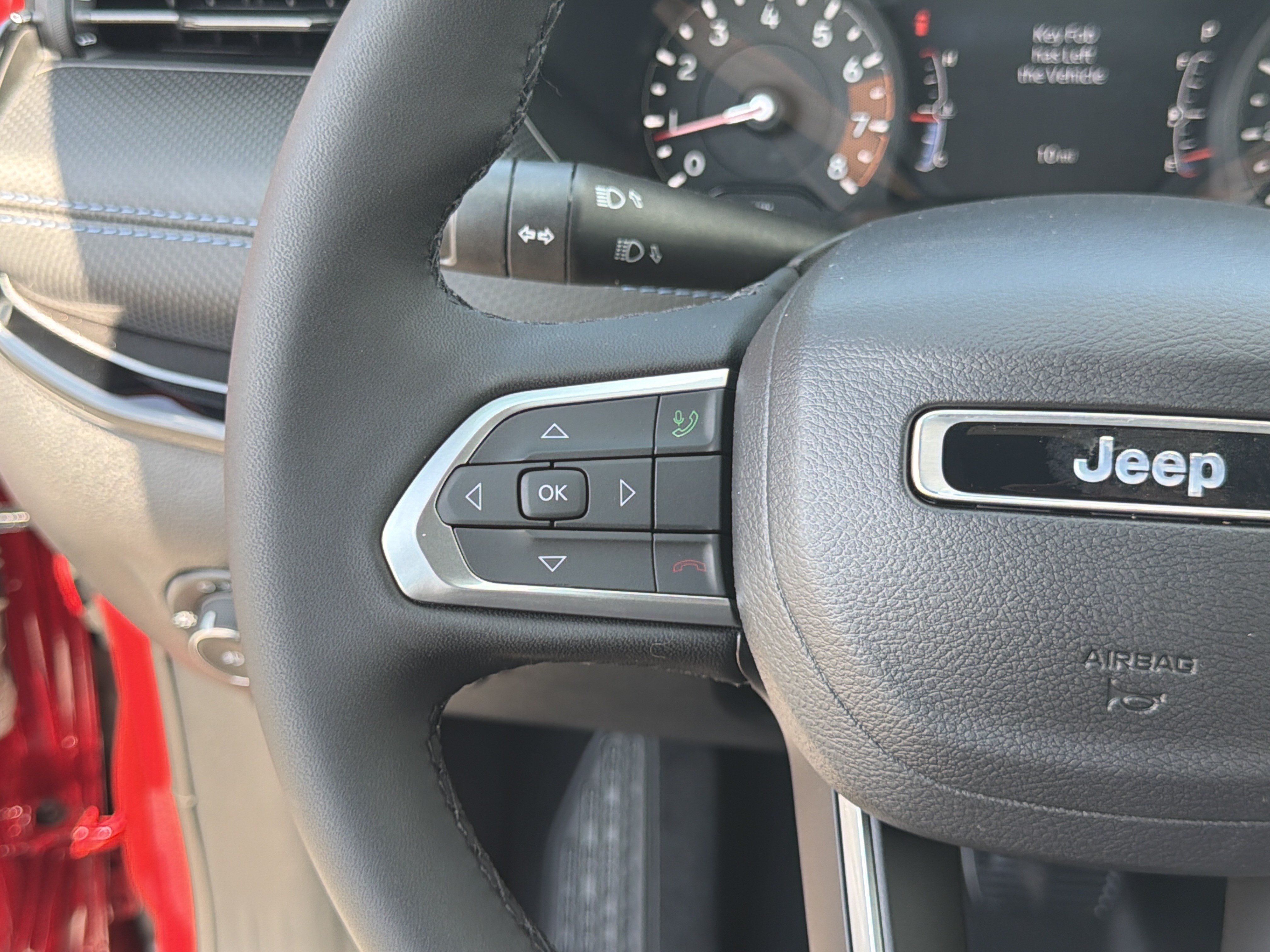 New 2026 Red Hot Pearl-Coat Exterior Paint Jeep Latitude image 30