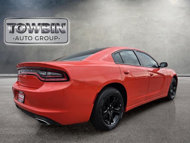 Used 2022 Orange Dodge SXT image 5