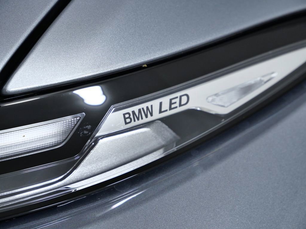 Used 2026 Skyscraper Grey Metallic BMW xDrive40i image 5
