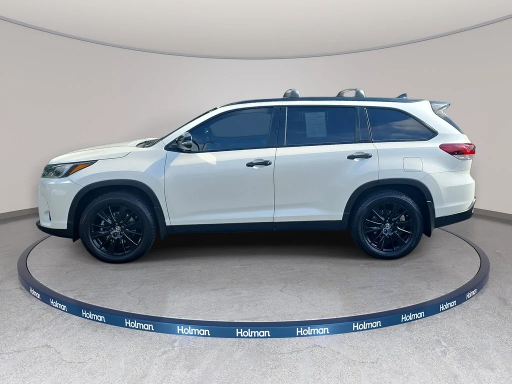 Used 2019 White Toyota SE image 9